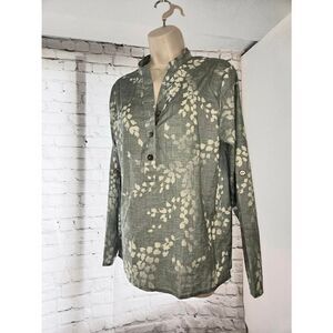 Made With Love Womens Size Medium Green Floral Henley